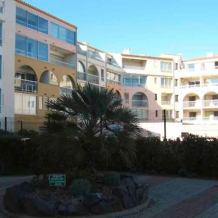 Richelieu Poolside Retreat: Beachfront Apartment for Six Agde Exterior photo