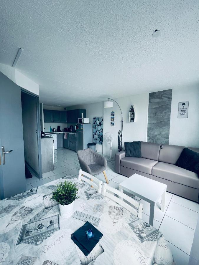 Richelieu Poolside Retreat: Beachfront Apartment for Six Agde Exterior photo