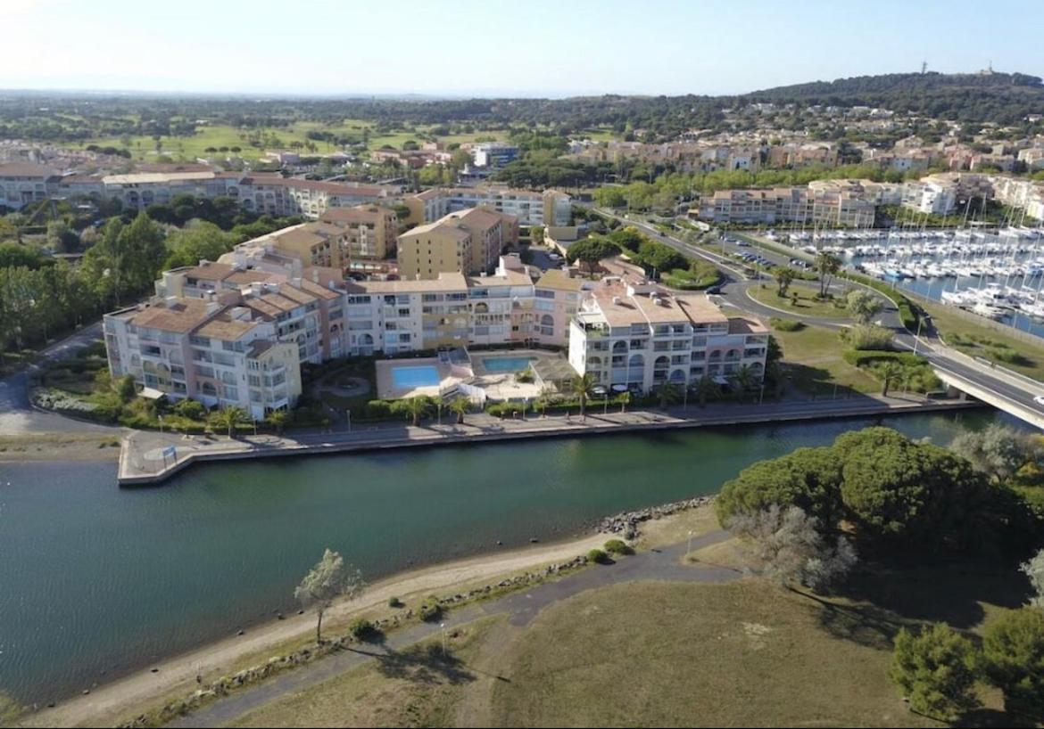 Richelieu Poolside Retreat: Beachfront Apartment for Six Agde Exterior photo